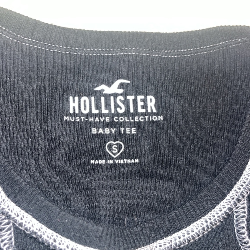 Hollister Baby Tee - Picture 2 of 3